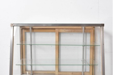 和製ヴィンテージ　メタルフレーム　シャープな印象の台形ガラスケース　(R-086746)