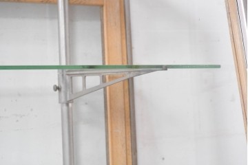 和製ヴィンテージ　メタルフレーム　シャープな印象の台形ガラスケース　(R-086746)