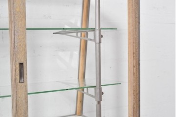 和製ヴィンテージ　メタルフレーム　シャープな印象の台形ガラスケース　(R-086746)