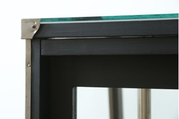 和製ヴィンテージ　メタルフレーム　シャープなデザインの台形ガラスケース　(R-086746)