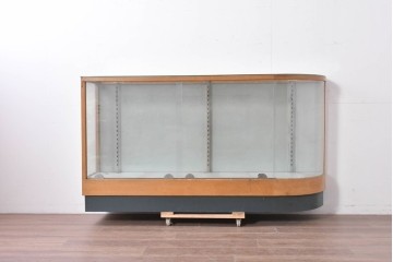 和製ヴィンテージ　伊藤洋家具店　木製フレームと曲げガラスのショーケース　(R-086747)