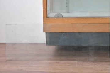 和製ヴィンテージ　伊藤洋家具店　木製フレームと曲げガラスのショーケース　(R-086747)