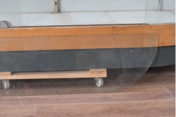 和製ヴィンテージ　伊藤洋家具店　木製フレームと曲げガラスのショーケース　(R-086747)