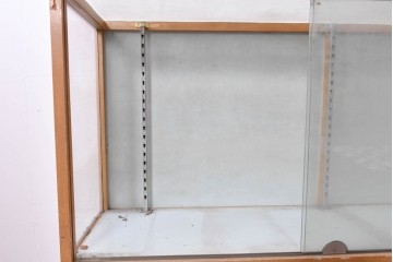 和製ヴィンテージ　伊藤洋家具店　木製フレームと曲げガラスのショーケース　(R-086747)