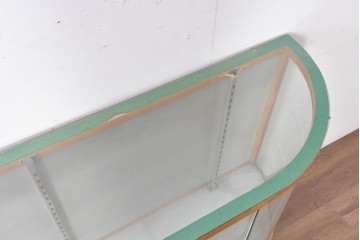 和製ヴィンテージ　伊藤洋家具店　木製フレームと曲げガラスのショーケース　(R-086747)
