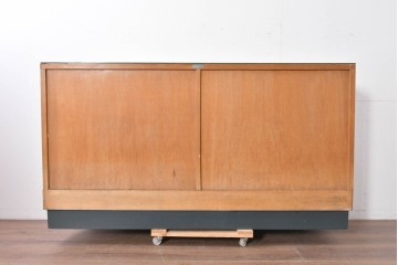 和製ヴィンテージ　伊藤洋家具店　木製フレームと曲げガラスのショーケース　(R-086747)