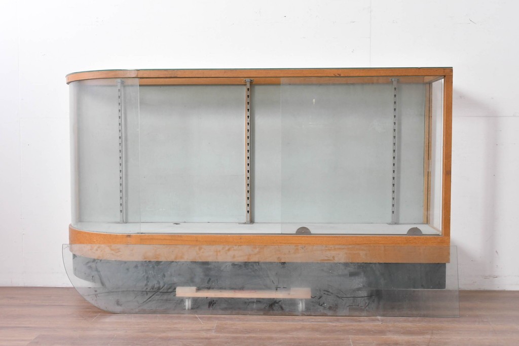 和製ヴィンテージ　伊藤洋家具店　木製フレームと曲げガラスのショーケース　(R-086748)