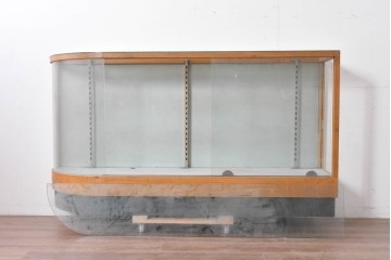 和製ヴィンテージ　伊藤洋家具店　木製フレームと曲げガラスのショーケース　(R-086748)