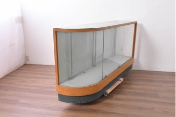 和製ヴィンテージ　伊藤洋家具店　木製フレームと曲げガラスのショーケース　(R-086748)