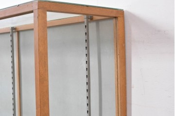 和製ヴィンテージ　伊藤洋家具店　木製フレームと曲げガラスのショーケース　(R-086748)