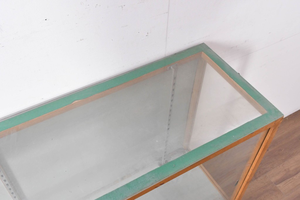 和製ヴィンテージ　伊藤洋家具店　木製フレームと曲げガラスのショーケース　(R-086748)