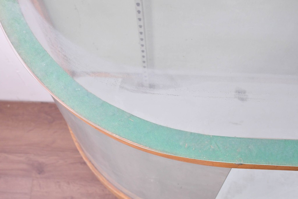 和製ヴィンテージ　伊藤洋家具店　木製フレームと曲げガラスのショーケース　(R-086748)