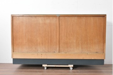 和製ヴィンテージ　伊藤洋家具店　木製フレームと曲げガラスのショーケース　(R-086748)