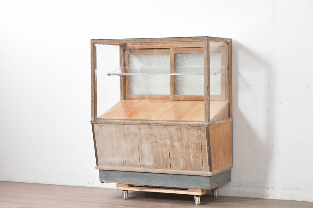 和製ヴィンテージ　新藤ケース店　レトロ感が可愛らしい木製フレームのガラスショーケース　(R-086749)