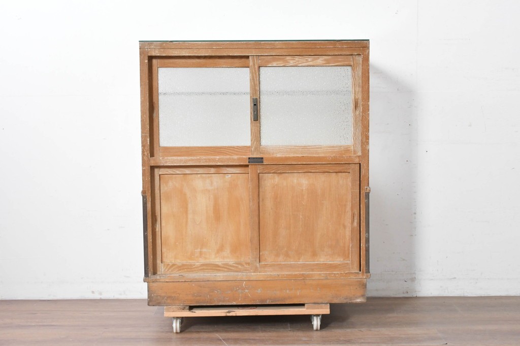 和製ヴィンテージ　新藤ケース店　レトロ感が可愛らしい木製フレームのガラスショーケース　(R-086749)