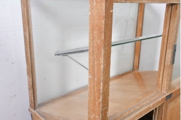 和製ヴィンテージ　新藤ケース店　レトロ感が可愛らしい木製フレームのガラスショーケース　(R-086749)