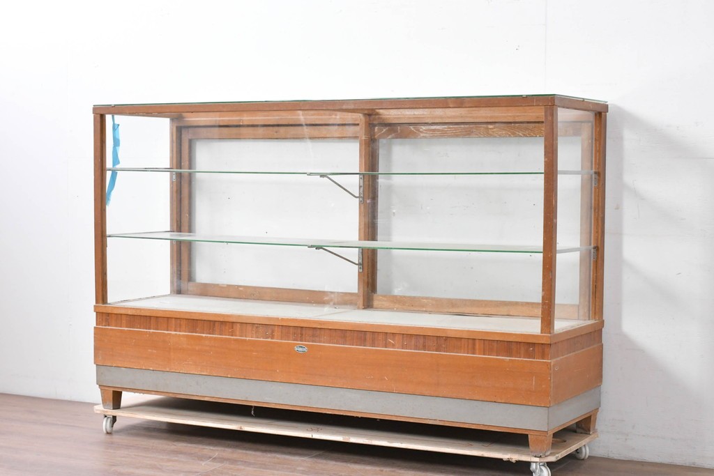 和製ヴィンテージ　楢(ナラ)材の木枠と広いガラス面が魅力のガラスショーケース　(R-086750)