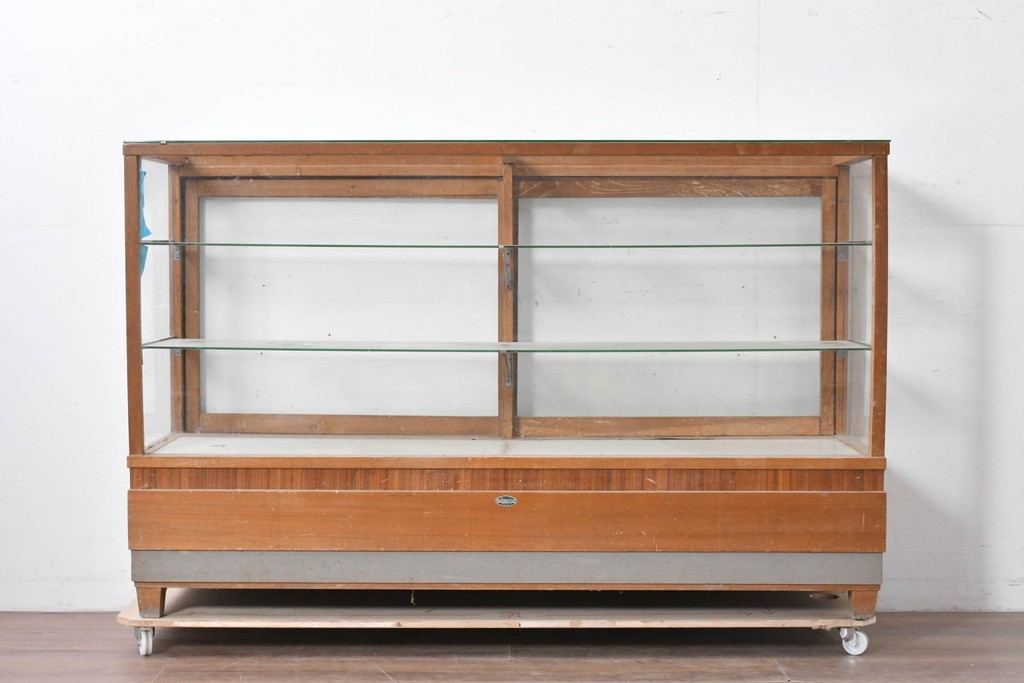 和製ヴィンテージ　楢(ナラ)材の木枠と広いガラス面が魅力のガラスショーケース　(R-086750)