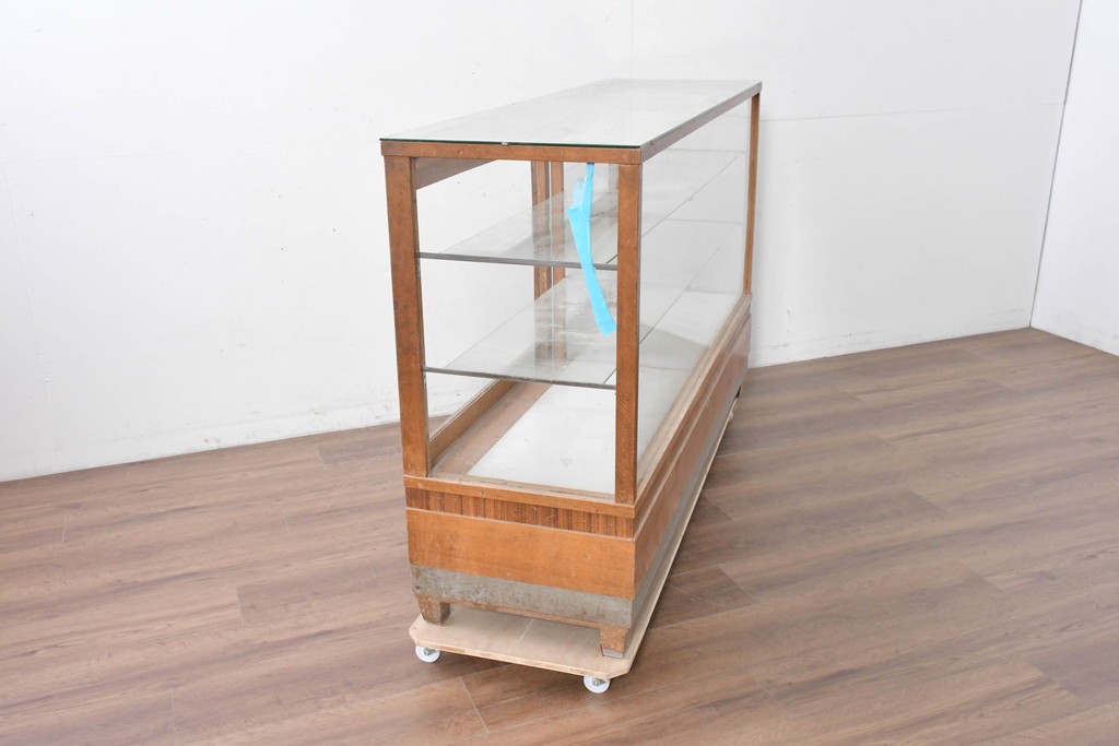 和製ヴィンテージ　楢(ナラ)材の木枠と広いガラス面が魅力のガラスショーケース　(R-086750)