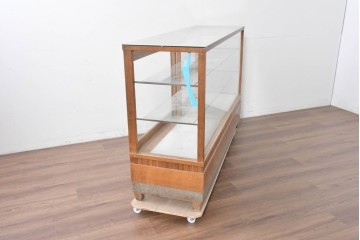 和製ヴィンテージ　楢(ナラ)材の木枠と広いガラス面が魅力のガラスショーケース　(R-086750)