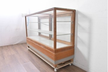 和製ヴィンテージ　楢(ナラ)材の木枠と広いガラス面が魅力のガラスショーケース　(R-086750)