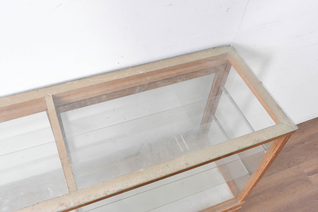 和製ヴィンテージ　楢(ナラ)材の木枠と広いガラス面が魅力のガラスショーケース　(R-086750)