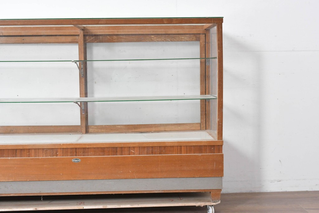 和製ヴィンテージ　楢(ナラ)材の木枠と広いガラス面が魅力のガラスショーケース　(R-086750)
