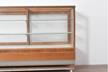 和製ヴィンテージ　楢(ナラ)材の木枠と広いガラス面が魅力のガラスショーケース　(R-086750)