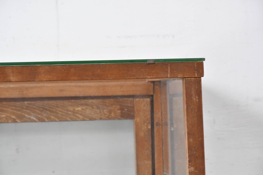 和製ヴィンテージ　楢(ナラ)材の木枠と広いガラス面が魅力のガラスショーケース　(R-086750)