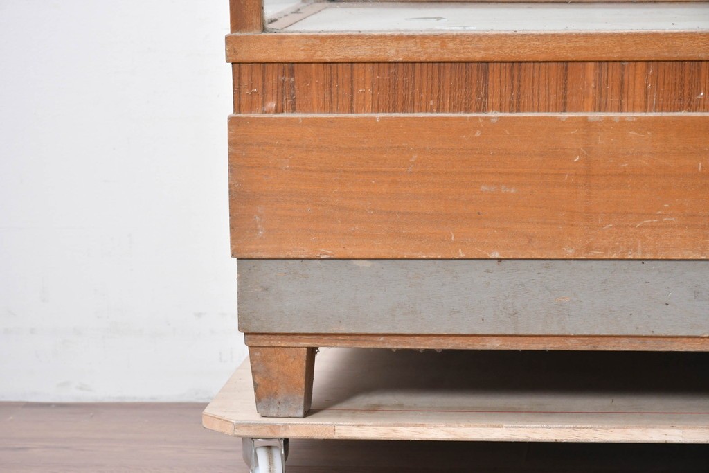 和製ヴィンテージ　楢(ナラ)材の木枠と広いガラス面が魅力のガラスショーケース　(R-086750)