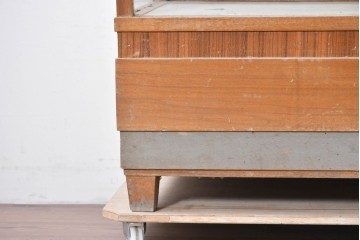 和製ヴィンテージ　楢(ナラ)材の木枠と広いガラス面が魅力のガラスショーケース　(R-086750)