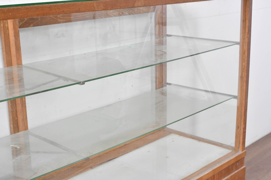 和製ヴィンテージ　楢(ナラ)材の木枠と広いガラス面が魅力のガラスショーケース　(R-086750)