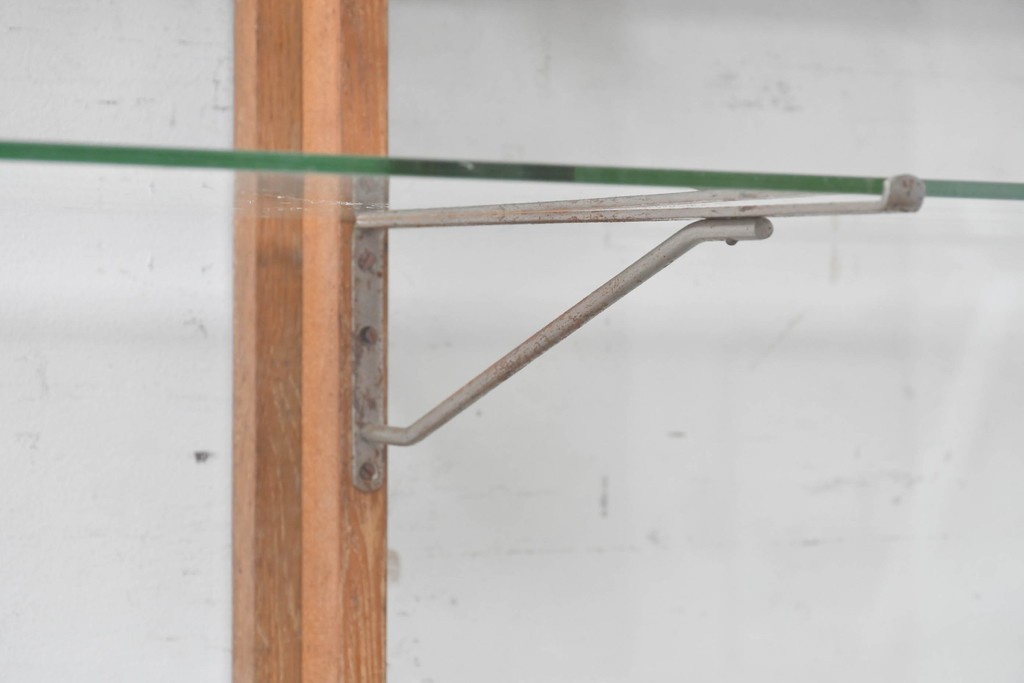 和製ヴィンテージ　楢(ナラ)材の木枠と広いガラス面が魅力のガラスショーケース　(R-086750)