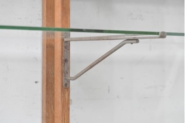 和製ヴィンテージ　楢(ナラ)材の木枠と広いガラス面が魅力のガラスショーケース　(R-086750)