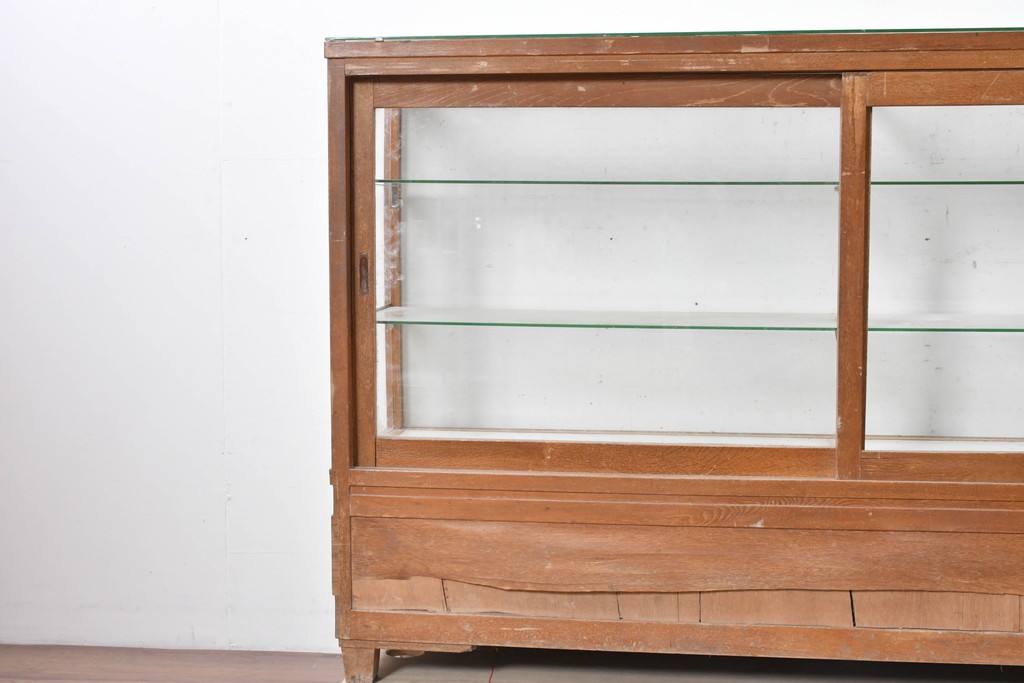 和製ヴィンテージ　楢(ナラ)材の木枠と広いガラス面が魅力のガラスショーケース　(R-086750)