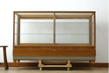 和製ヴィンテージ　楢(ナラ)材の木枠と広いガラス面が魅力のガラスショーケース　(R-086750)