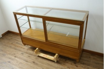 和製ヴィンテージ　楢(ナラ)材の木枠と広いガラス面が魅力のガラスショーケース　(R-086750)