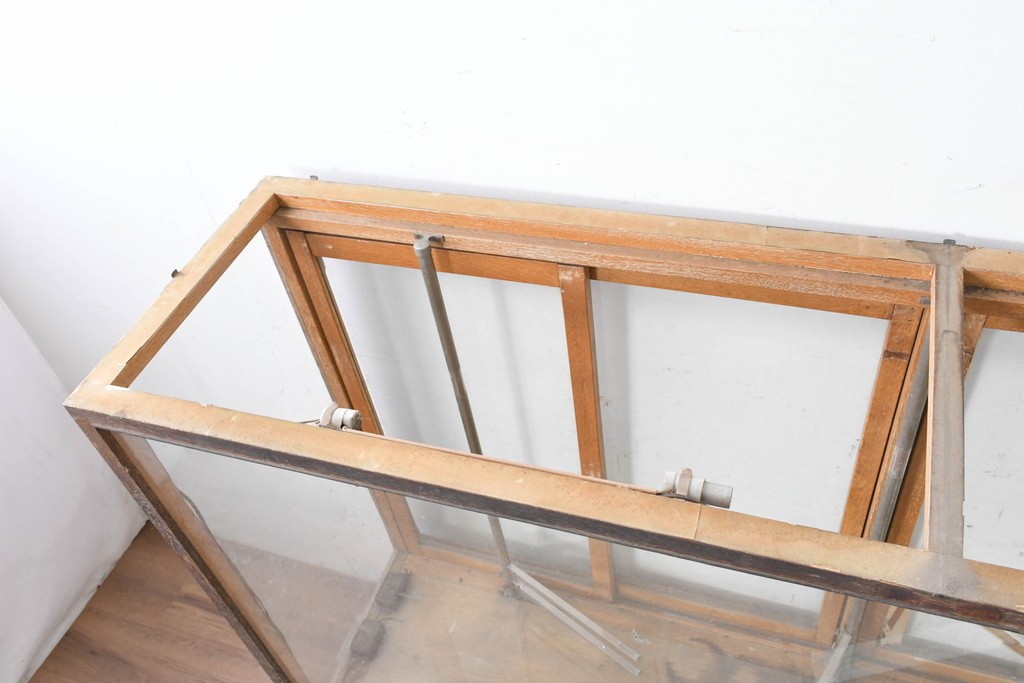 和製ヴィンテージ　広いガラス面でディスプレイが映えるガラスショーケース　(R-086751)