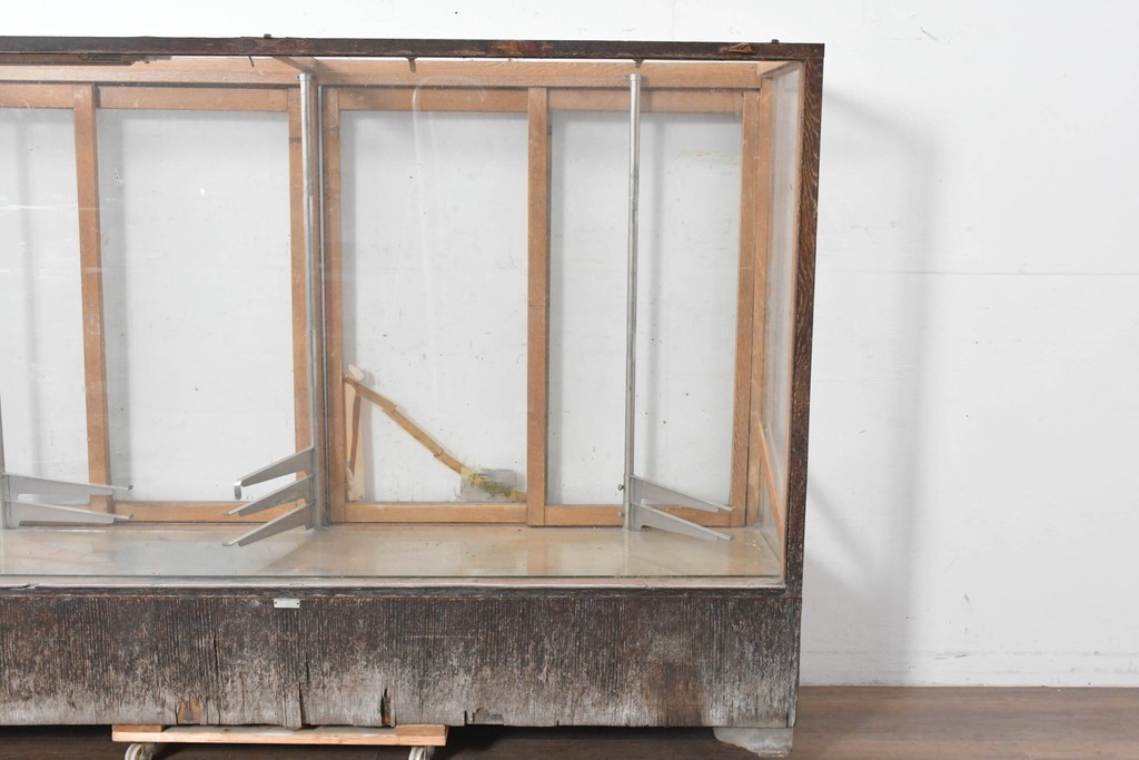 和製ヴィンテージ　広いガラス面でディスプレイが映えるガラスショーケース　(R-086751)