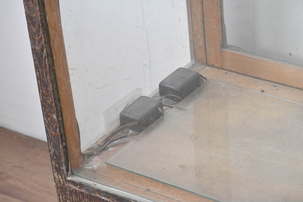 和製ヴィンテージ　広いガラス面でディスプレイが映えるガラスショーケース　(R-086751)