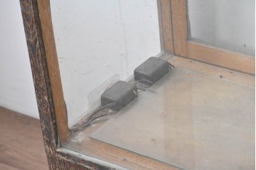 和製ヴィンテージ　広いガラス面でディスプレイが映えるガラスショーケース　(R-086751)