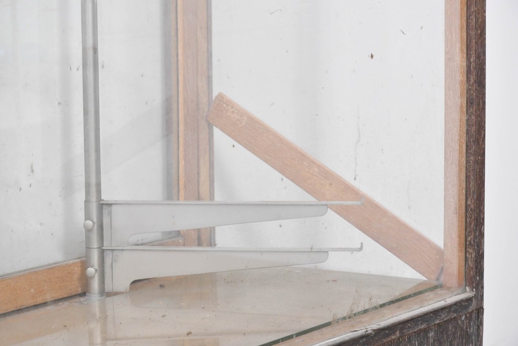 和製ヴィンテージ　広いガラス面でディスプレイが映えるガラスショーケース　(R-086751)