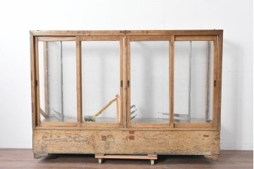 和製ヴィンテージ　広いガラス面でディスプレイが映えるガラスショーケース　(R-086751)