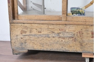 和製ヴィンテージ　広いガラス面でディスプレイが映えるガラスショーケース　(R-086751)