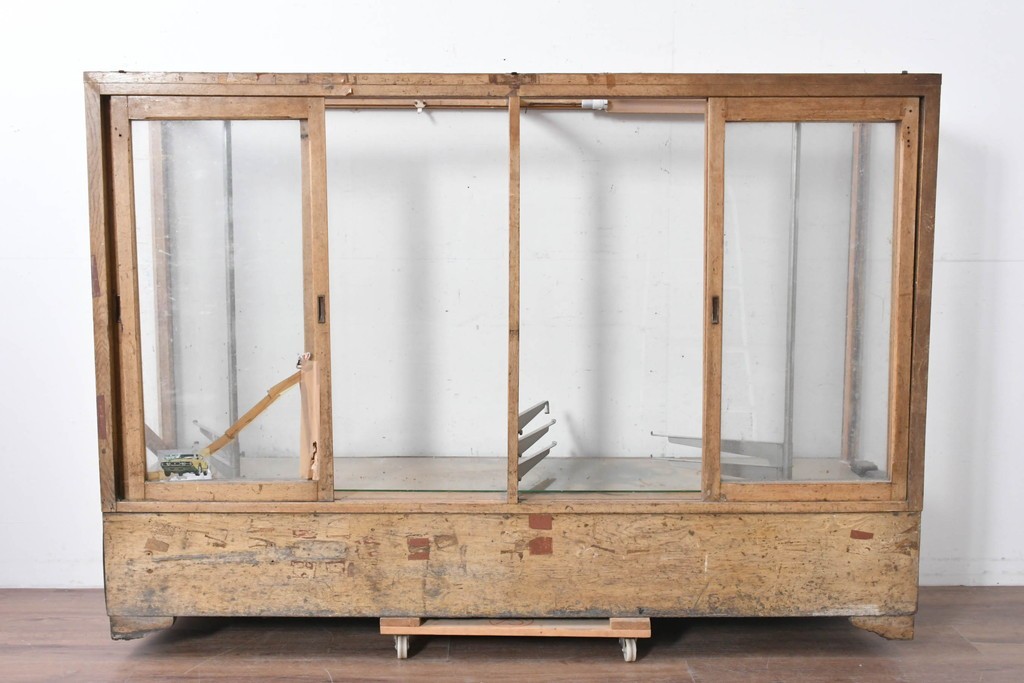 和製ヴィンテージ　広いガラス面でディスプレイが映えるガラスショーケース　(R-086751)