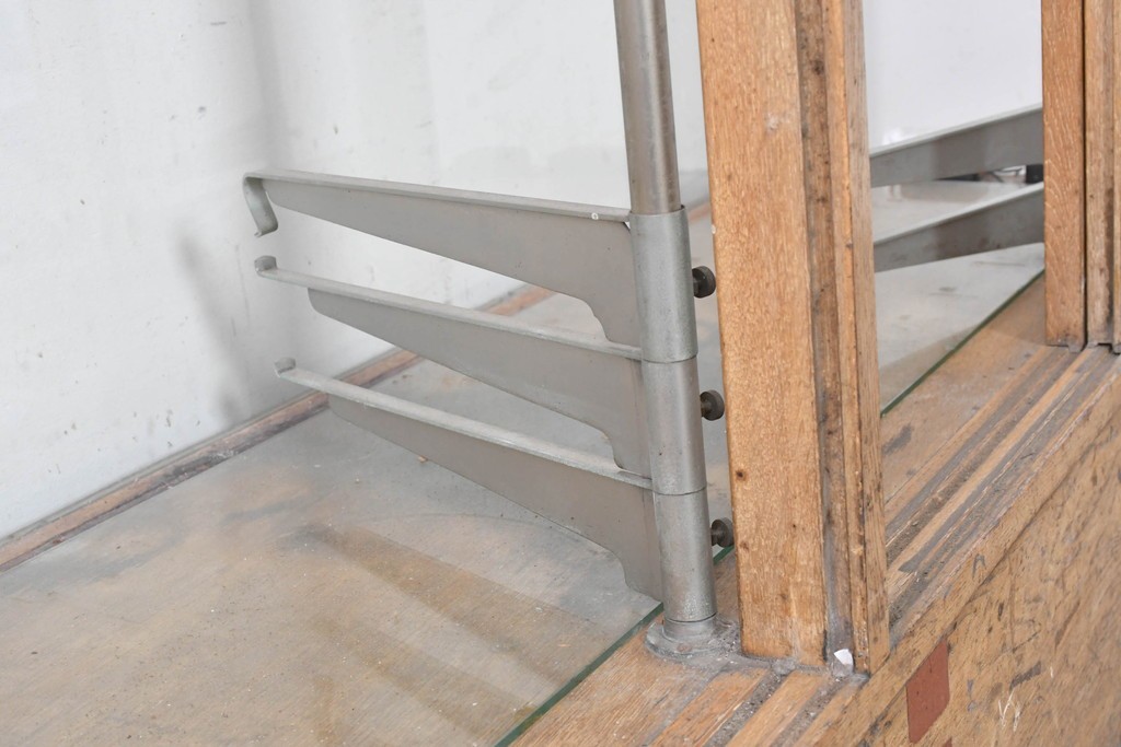 和製ヴィンテージ　広いガラス面でディスプレイが映えるガラスショーケース　(R-086751)