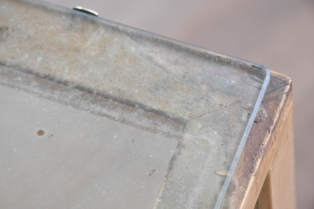 和製ヴィンテージ　希少な小振りサイズ! 　市松模様のタイルがレトロなたばこガラスケース　(R-086752)