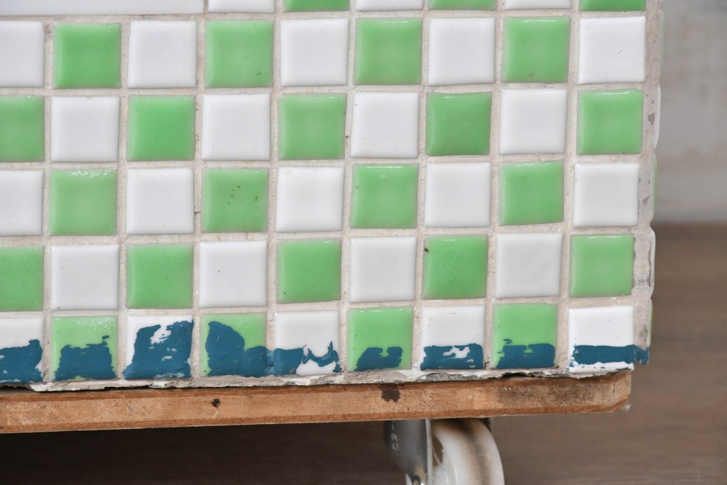 和製ヴィンテージ　希少な小振りサイズ! 　市松模様のタイルがレトロなたばこガラスケース　(R-086752)