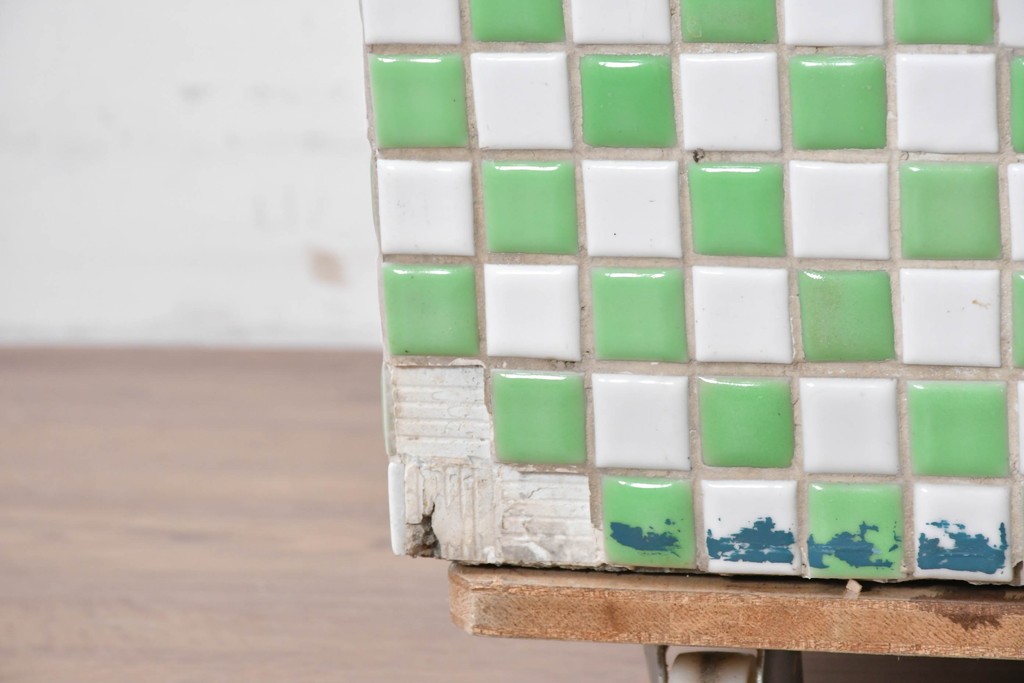 和製ヴィンテージ　希少な小振りサイズ! 　市松模様のタイルがレトロなたばこガラスケース　(R-086752)