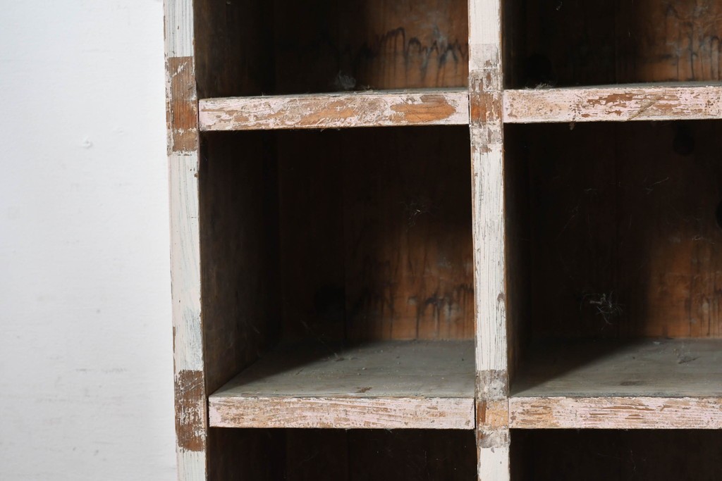 《ペイント仕上げ限定》　和製ヴィンテージ　小振りな15マス収納のシンプルなマス目棚　(R-086753)